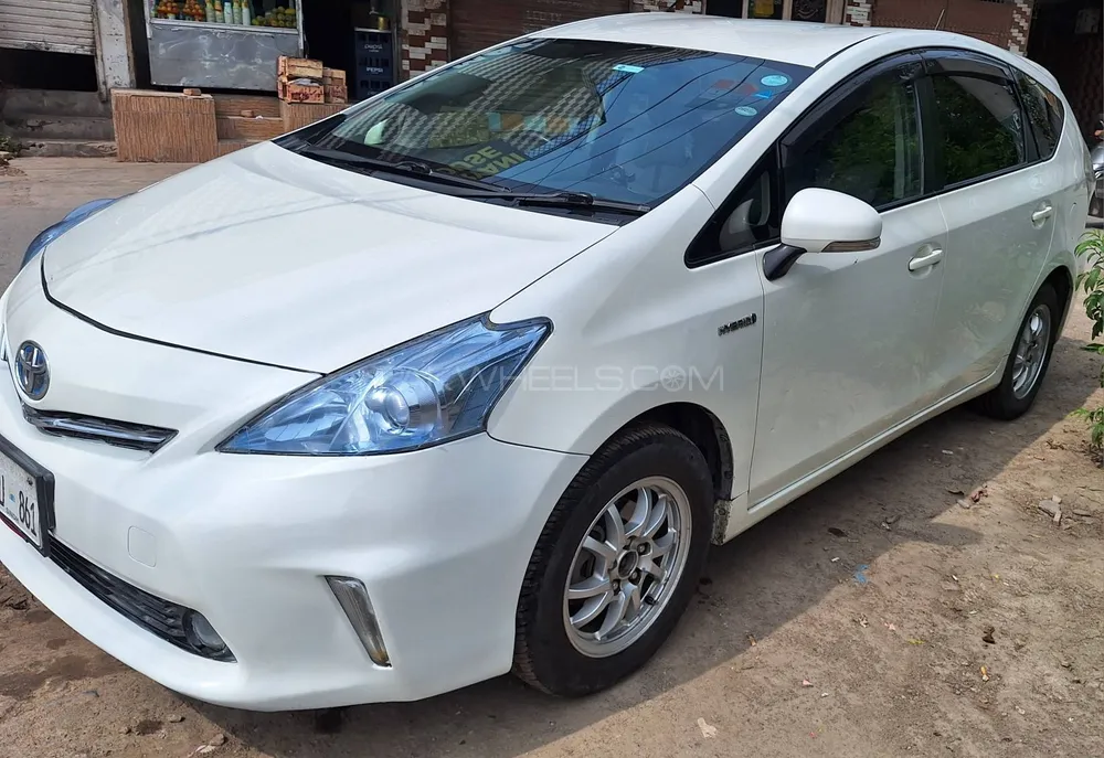 ٹویوٹا پریوس الفا 2014 for Sale in لاہور Image-1