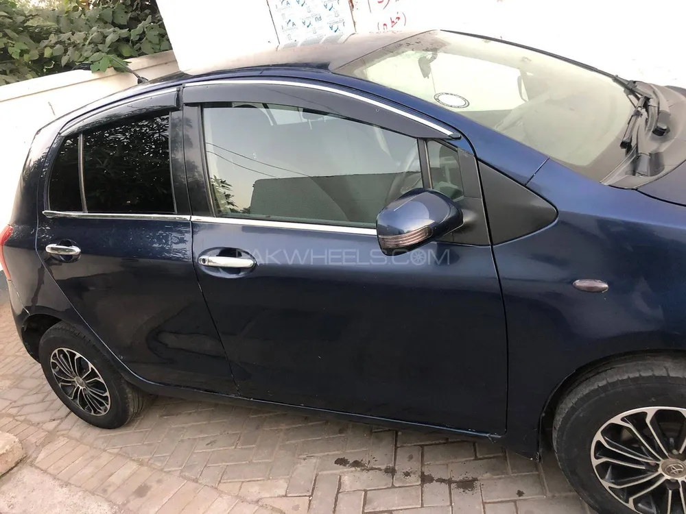 Toyota Vitz 2009 for Sale in Lahore Image-1