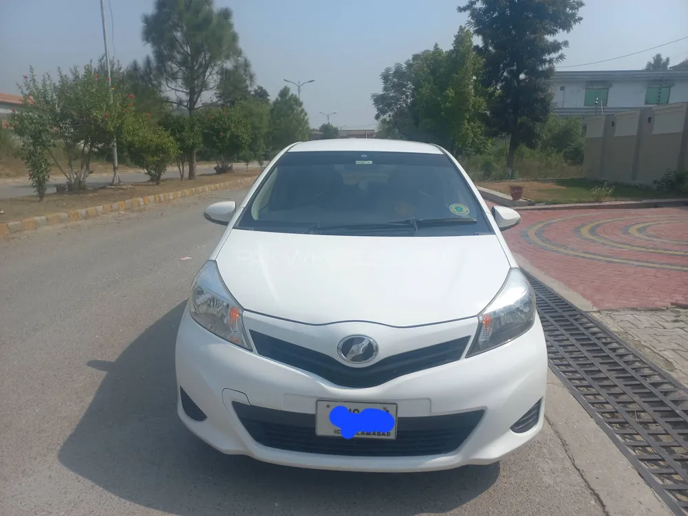 Toyota Vitz 2012 for Sale in Mardan Image-1