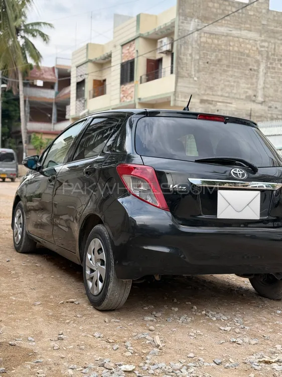 Toyota Vitz 2013 for Sale in Karachi Image-1
