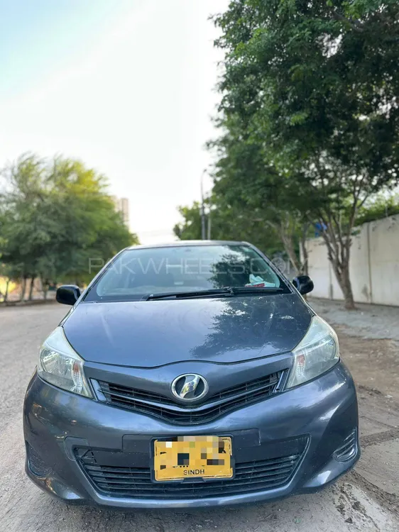 Toyota Vitz 2013 for Sale in Karachi Image-1