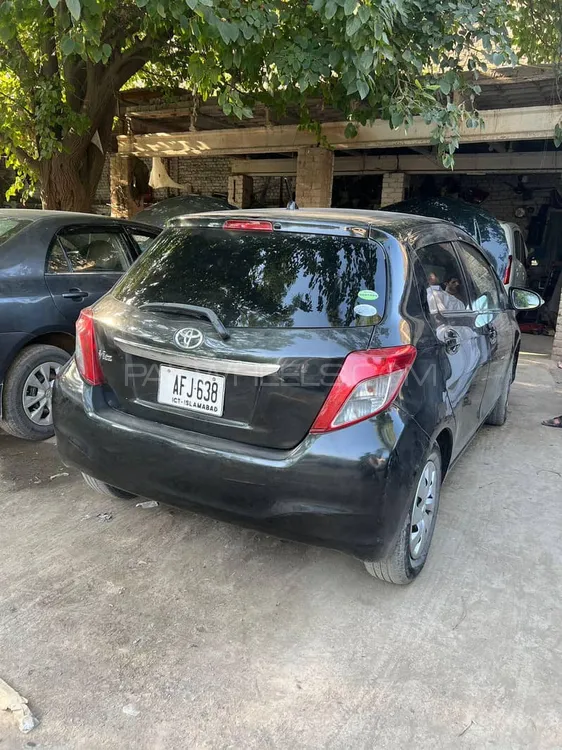 Toyota Vitz 2013 for Sale in Peshawar Image-1