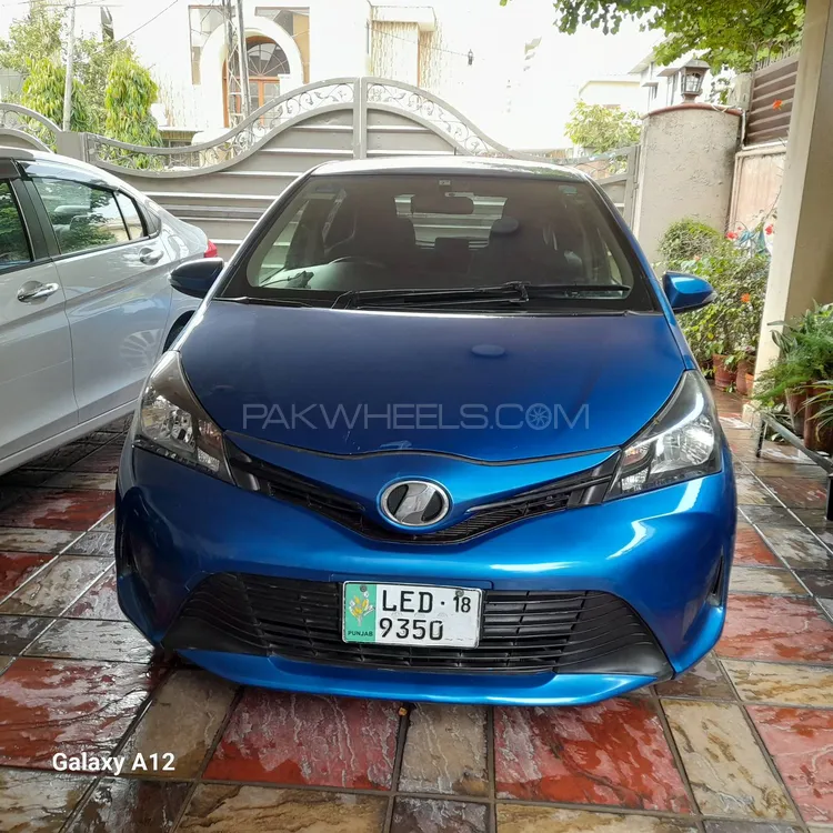 Toyota Vitz 2015 for Sale in Lahore Image-1