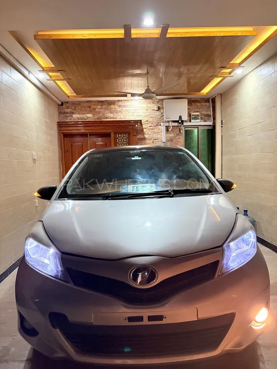 Toyota Vitz 2013 for Sale in Islamabad Image-1