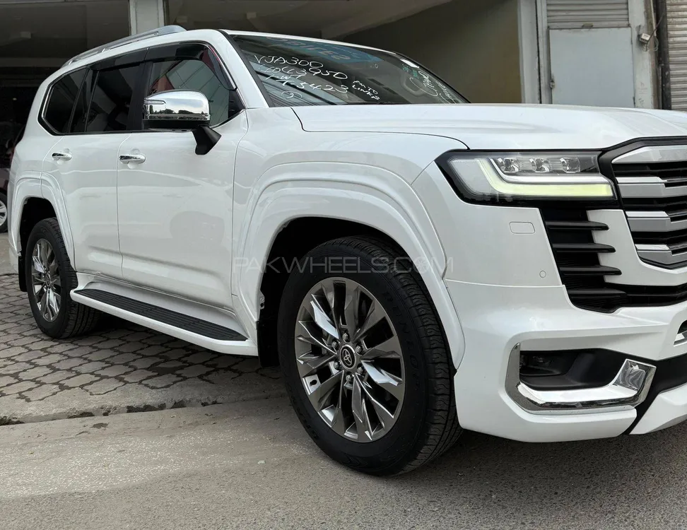 Toyota Land Cruiser 2023 for Sale in Lahore Image-1