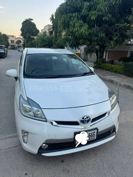 Toyota Prius 2013 for Sale in Islamabad Image-1