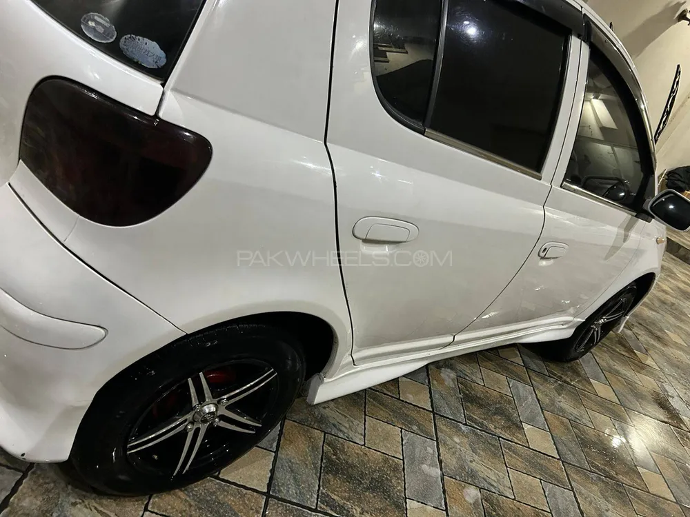 Toyota Vitz 2004 for Sale in Lahore Image-1