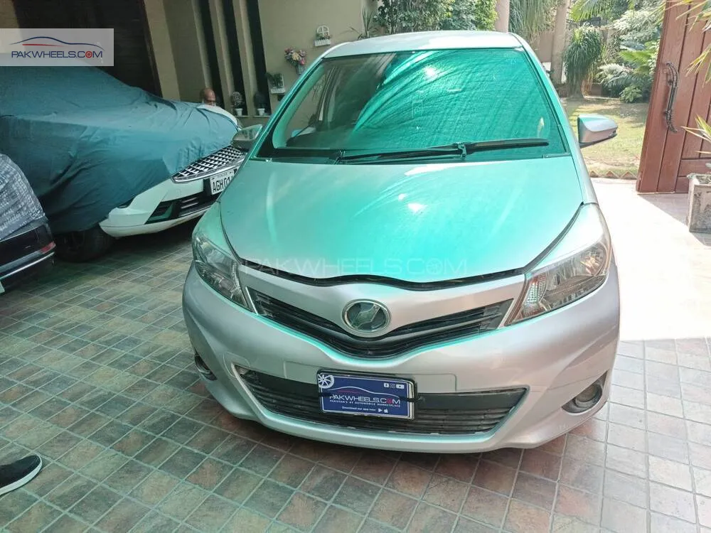 Toyota Vitz 2013 for Sale in Lahore Image-1
