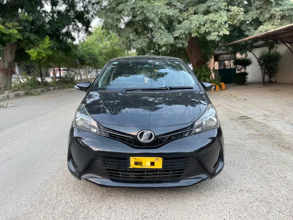 Toyota Vitz 2014 for Sale in Karachi Image-1