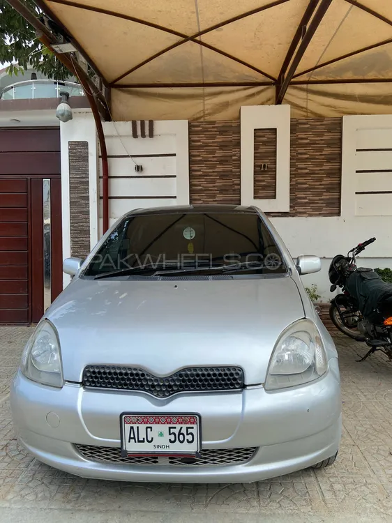 Toyota Vitz 2000 for Sale in Karachi Image-1