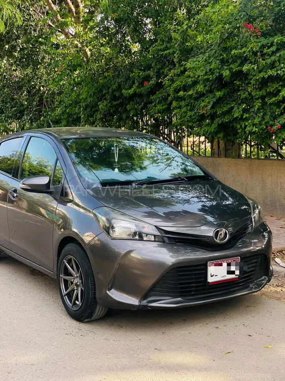 Toyota Vitz 2015 for Sale in Karachi Image-1