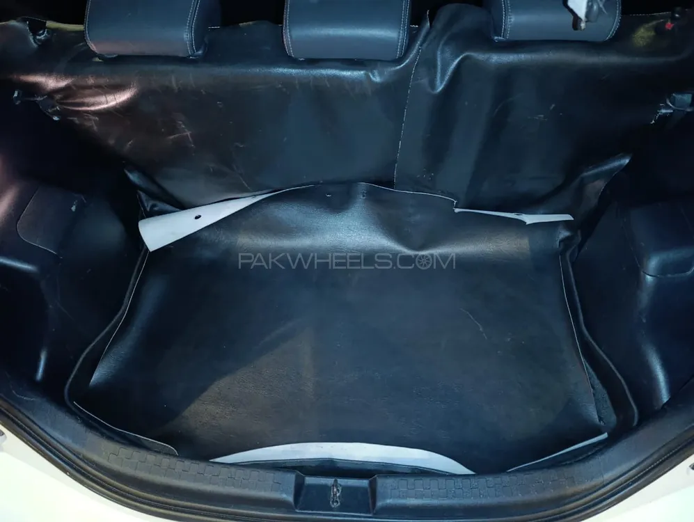 Toyota Aqua 2013 for Sale in Lahore Toyota Aqua 2013 for Sale in Lahore Image-11