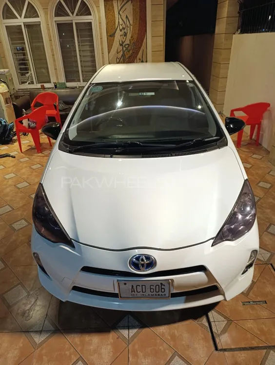 Toyota Aqua 2013 for Sale in Lahore Toyota Aqua 2013 for Sale in Lahore Image-9