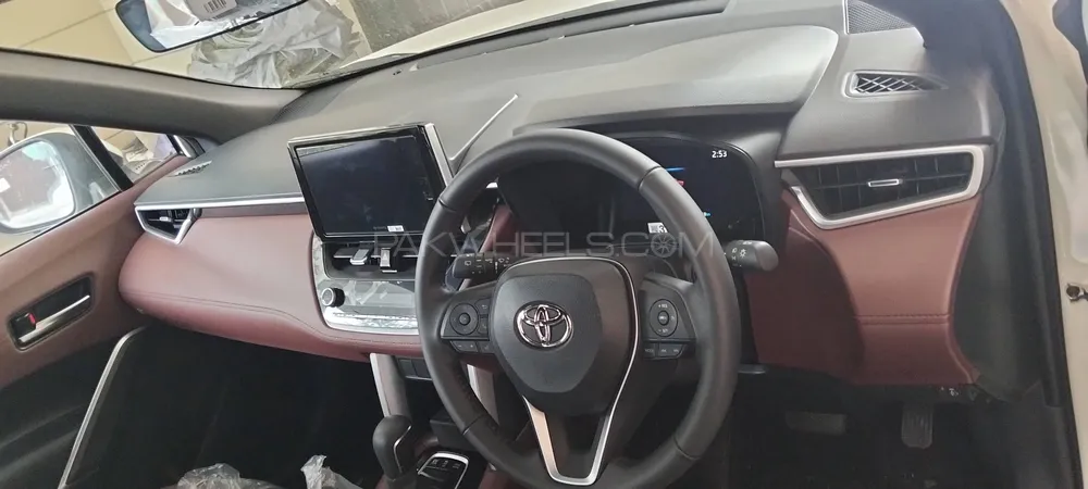 Toyota Corolla Cross 2024 for Sale in Lahore Toyota Corolla Cross 2024 for Sale in Lahore Image-3