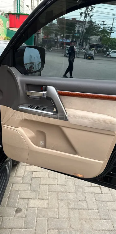 Toyota Land Cruiser 2012 for Sale in Lahore Toyota Land Cruiser 2012 for Sale in Lahore Image-8