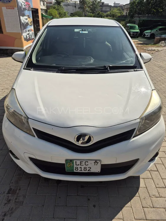 Toyota Vitz 2014 for Sale in Gujrat Image-1