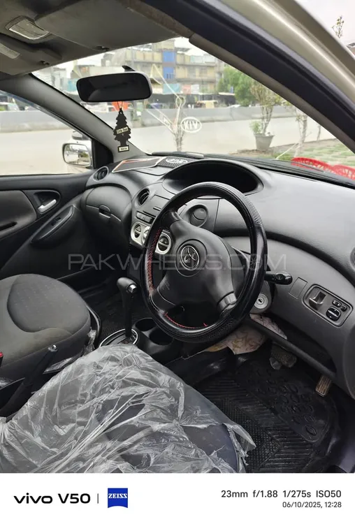 Toyota Vitz 2004 for Sale in Peshawar Image-1