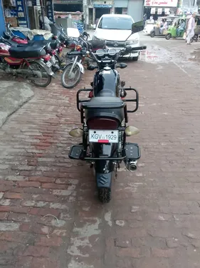 Suzuki GS 150 2013