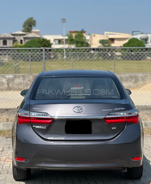 Toyota Corolla 2017 for Sale in Lahore Image-1