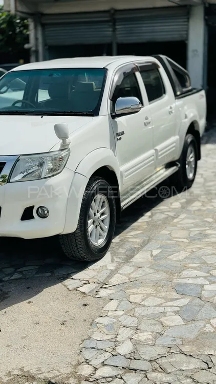 Toyota Hilux 2015 for Sale in Peshawar Image-1