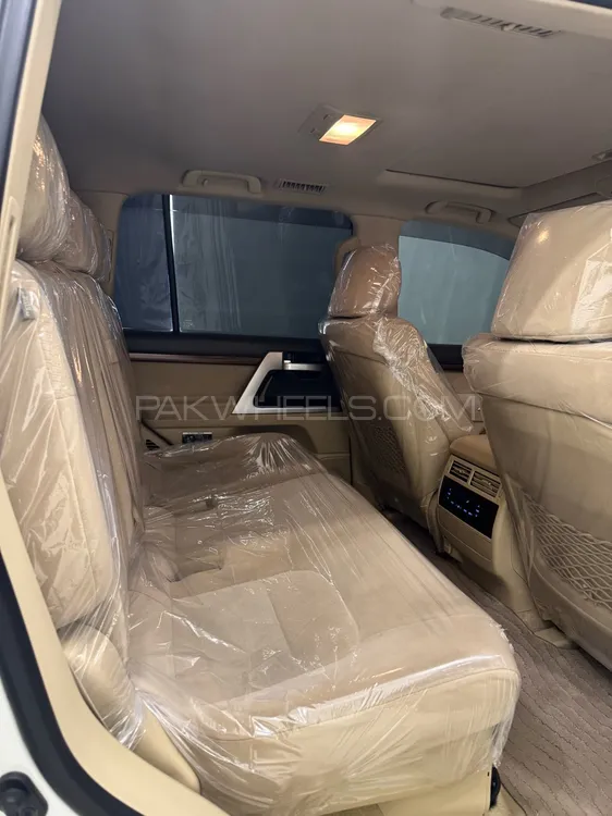 Toyota Land Cruiser 2017 for Sale in Karachi Toyota Land Cruiser 2017 for Sale in Karachi Image-11