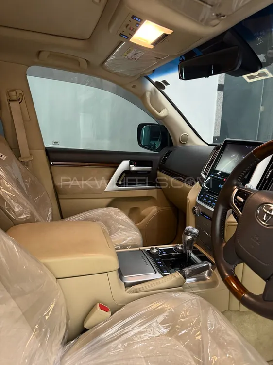 Toyota Land Cruiser 2017 for Sale in Karachi Toyota Land Cruiser 2017 for Sale in Karachi Image-13