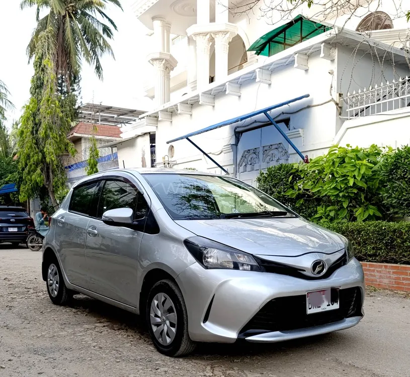 Toyota Vitz 2015 for Sale in Karachi Image-1