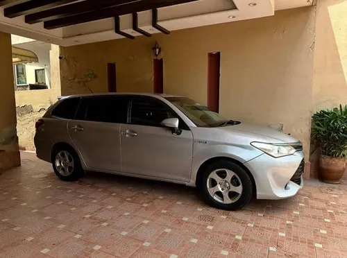 Toyota Corolla Fielder Hybrid 2015