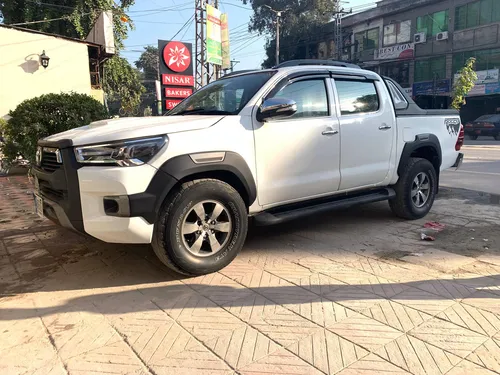 Toyota Hilux D-4D Automatic 2010