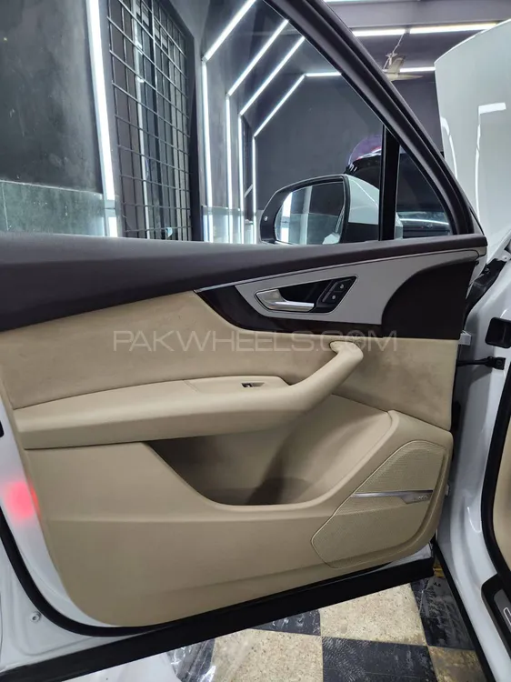 Audi Q7 2017 for Sale in Islamabad Audi Q7 2017 for Sale in Islamabad Image-13