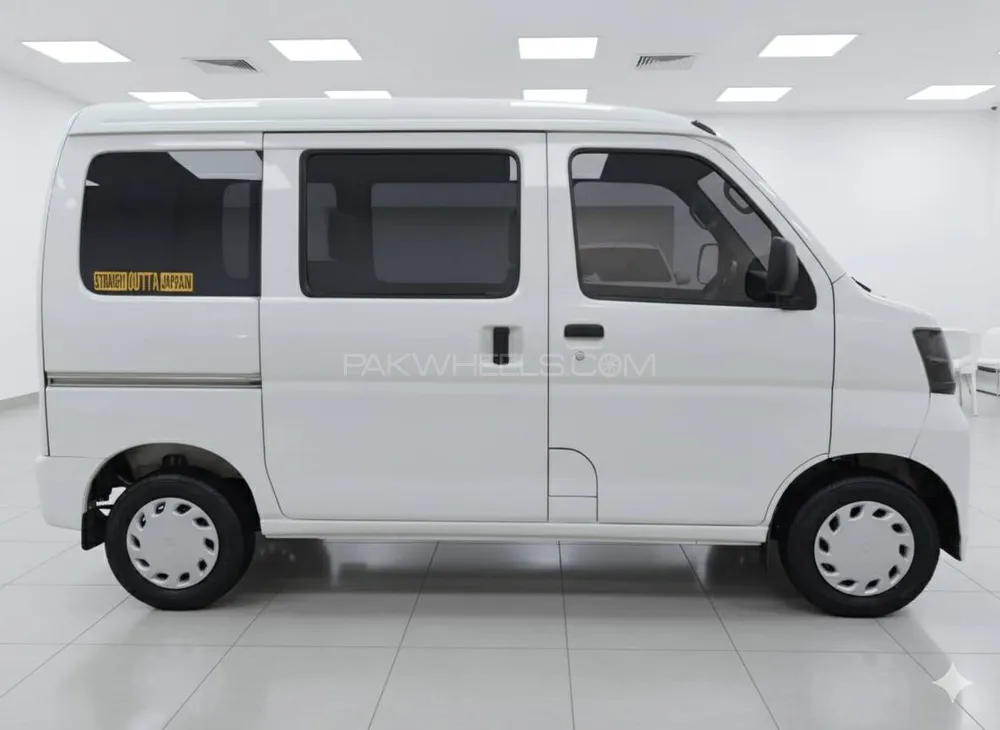 Daihatsu Hijet 2011 for Sale in Karachi Image-1