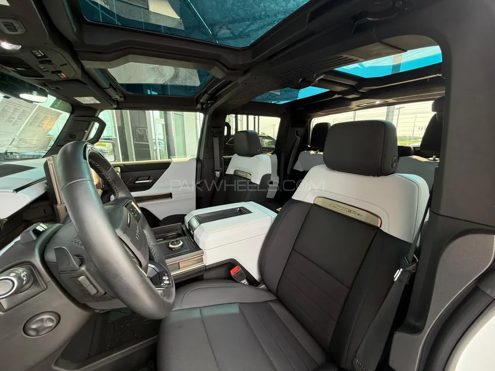 GMC Hummer EV 2022 for Sale in Karachi GMC Hummer EV 2022 for Sale in Karachi Image-8