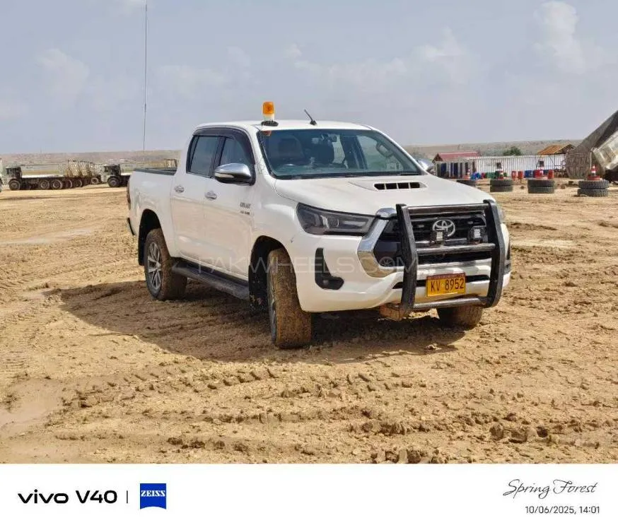 Toyota Hilux 2017 for Sale in Mithi Toyota Hilux 2017 for Sale in Mithi Image-2