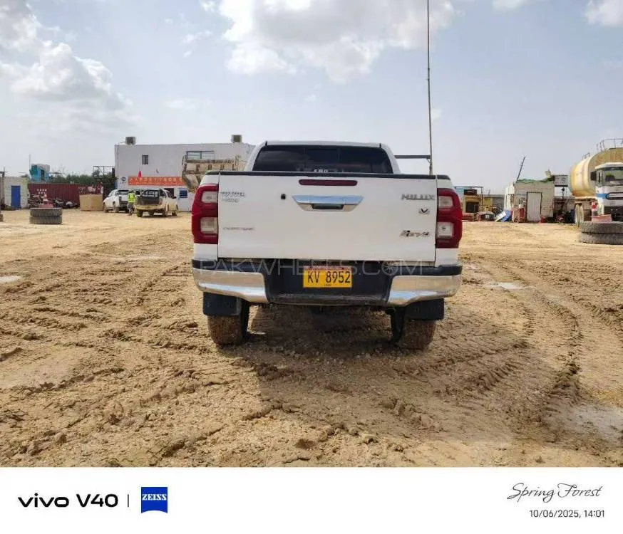 Toyota Hilux 2017 for Sale in Mithi Toyota Hilux 2017 for Sale in Mithi Image-3