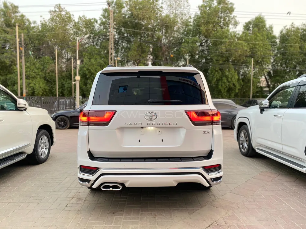 Toyota Land Cruiser 2025 for Sale in Karachi Toyota Land Cruiser 2025 for Sale in Karachi Image-2