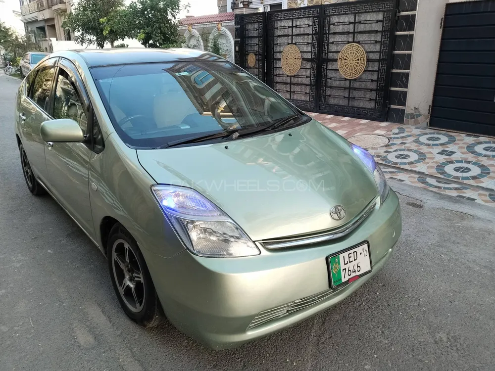 Toyota Prius 2007 for Sale in Lahore Image-1