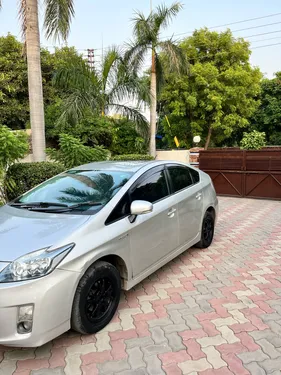 Toyota Prius S Touring Selection 1.8 2012