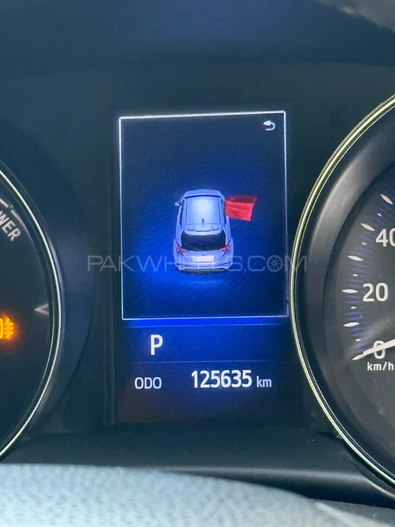 Toyota C-HR 2017 for Sale in Lahore Toyota C-HR 2017 for Sale in Lahore Image-12