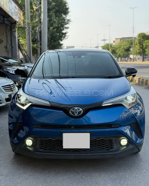 Toyota C-HR 2017 for Sale in Lahore Toyota C-HR 2017 for Sale in Lahore Image-3
