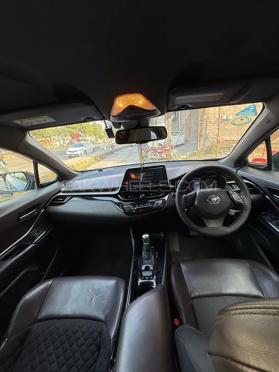 Toyota C-HR 2017 for Sale in Lahore Toyota C-HR 2017 for Sale in Lahore Image-9