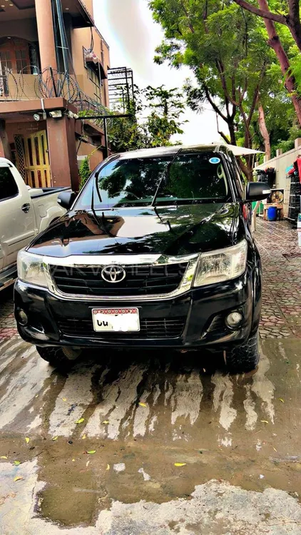 Toyota Hilux 2013 for Sale in Karachi Image-1