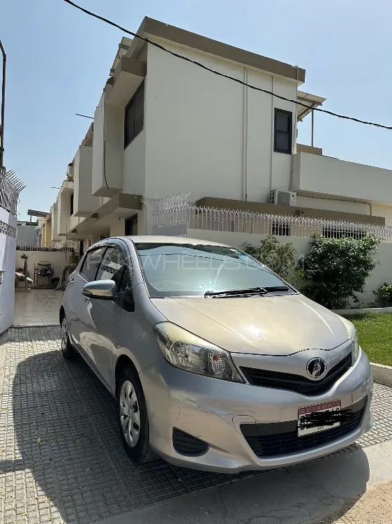 Toyota Vitz 2014 for Sale in Karachi Image-1