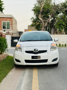 Toyota Vitz F 1.0 2009