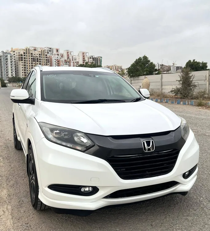 Honda Vezel 2014 for Sale in Karachi Honda Vezel 2014 for Sale in Karachi Image-1