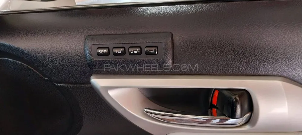 Lexus CT200h 2011 for Sale in Lahore Lexus CT200h 2011 for Sale in Lahore Image-5