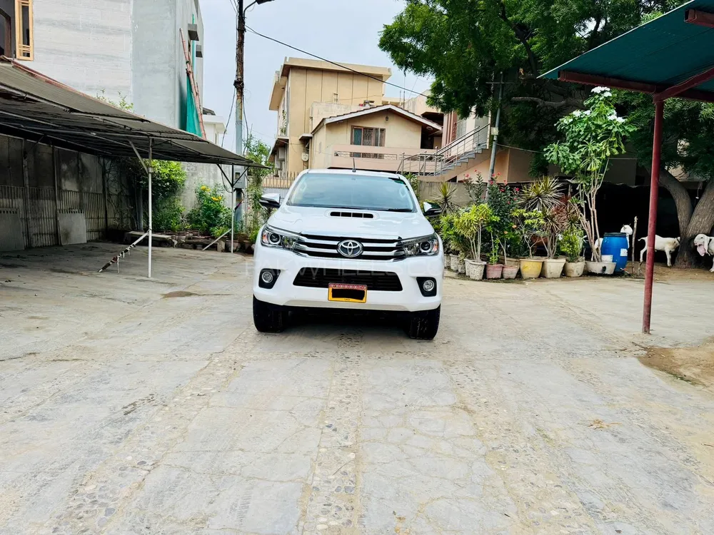 Toyota Hilux 2017 for Sale in Karachi Toyota Hilux 2017 for Sale in Karachi Image-1
