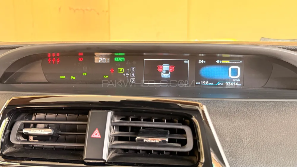 Toyota Prius 2020 for Sale in Arifwala Toyota Prius 2020 for Sale in Arifwala Image-5