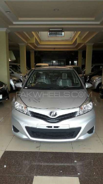 Toyota Vitz 2013 for Sale in Multan Image-1