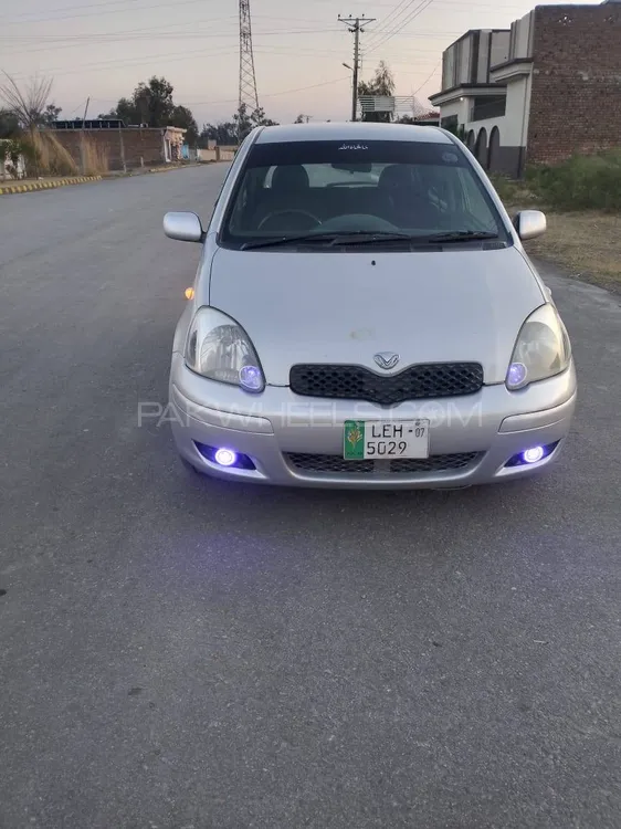 Toyota Vitz 2004 for Sale in Lahore Image-1