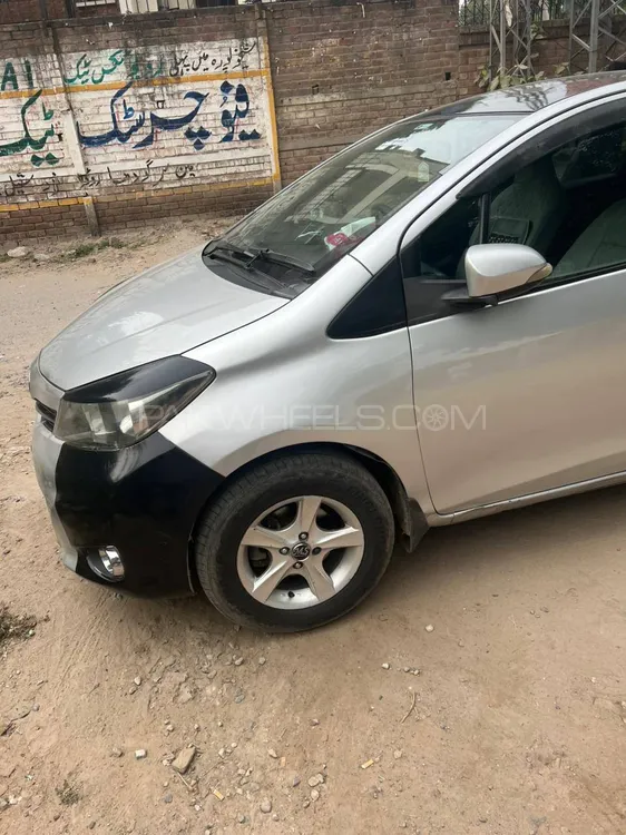 Toyota Vitz 2011 for Sale in Sheikhupura Toyota Vitz 2011 for Sale in Sheikhupura Image-4